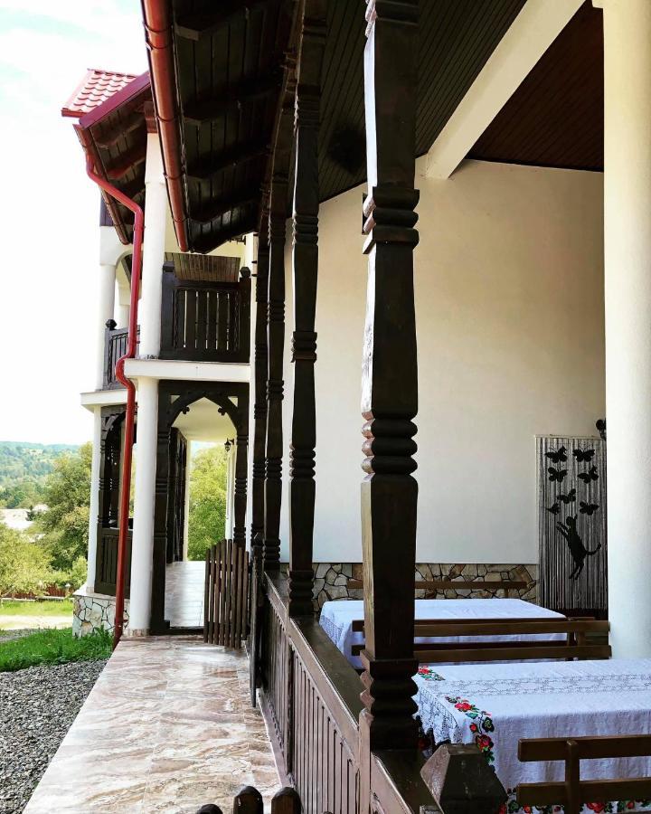 Hotel Conacul Lupilor Satu Sugatag Exterior foto